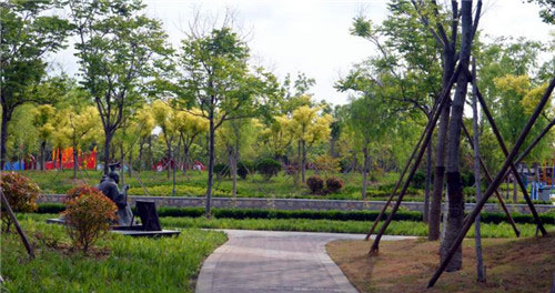 淄博高新区两公园“五·一节”开园迎客